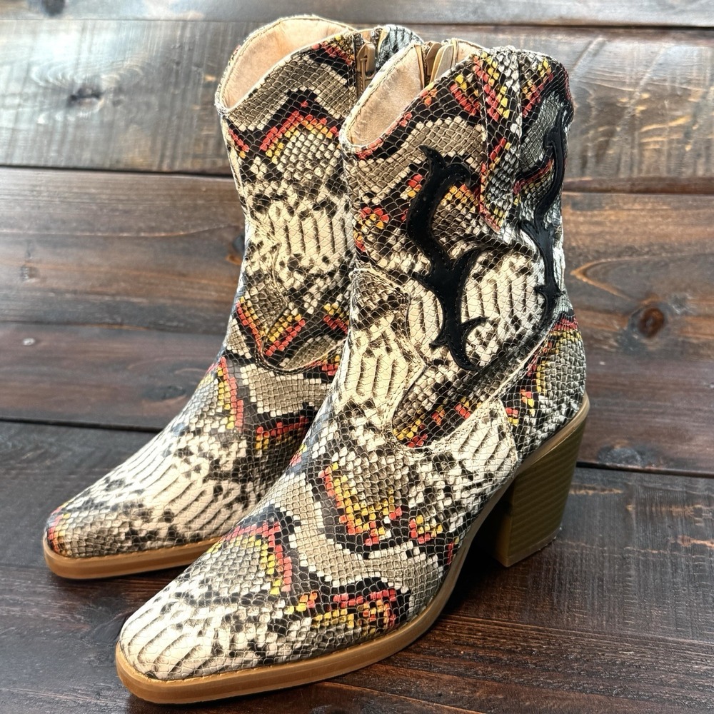 YOKI Brea 25 Western Cowboy Rodeo Snakeskin Booties Women's 7 Block Heel‎